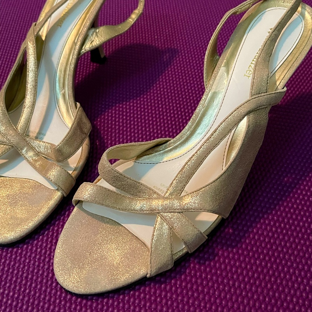 Exquisite, distressed gold 'Prissy' slingbacks by Naturalizer
